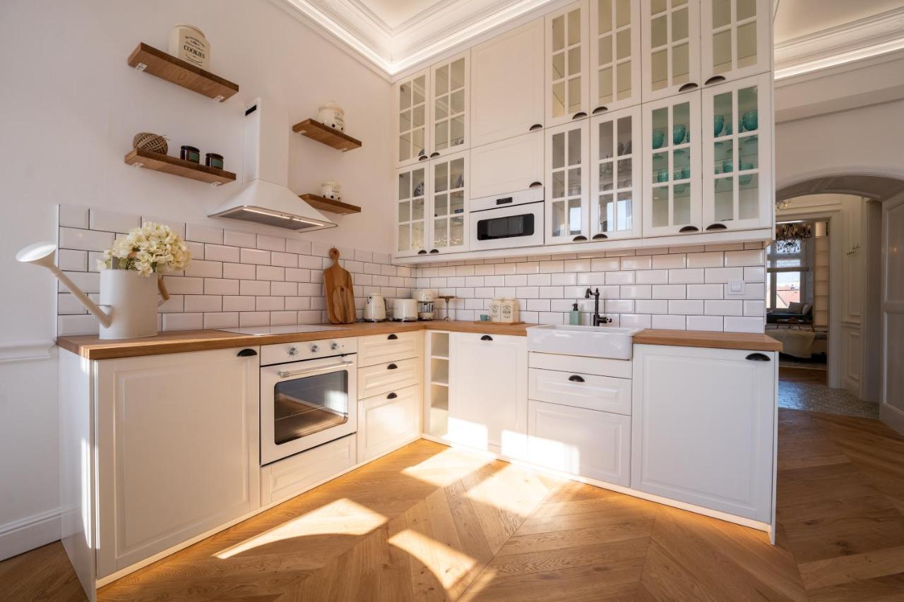 Charme De Provence In Prague Apartment Exterior foto