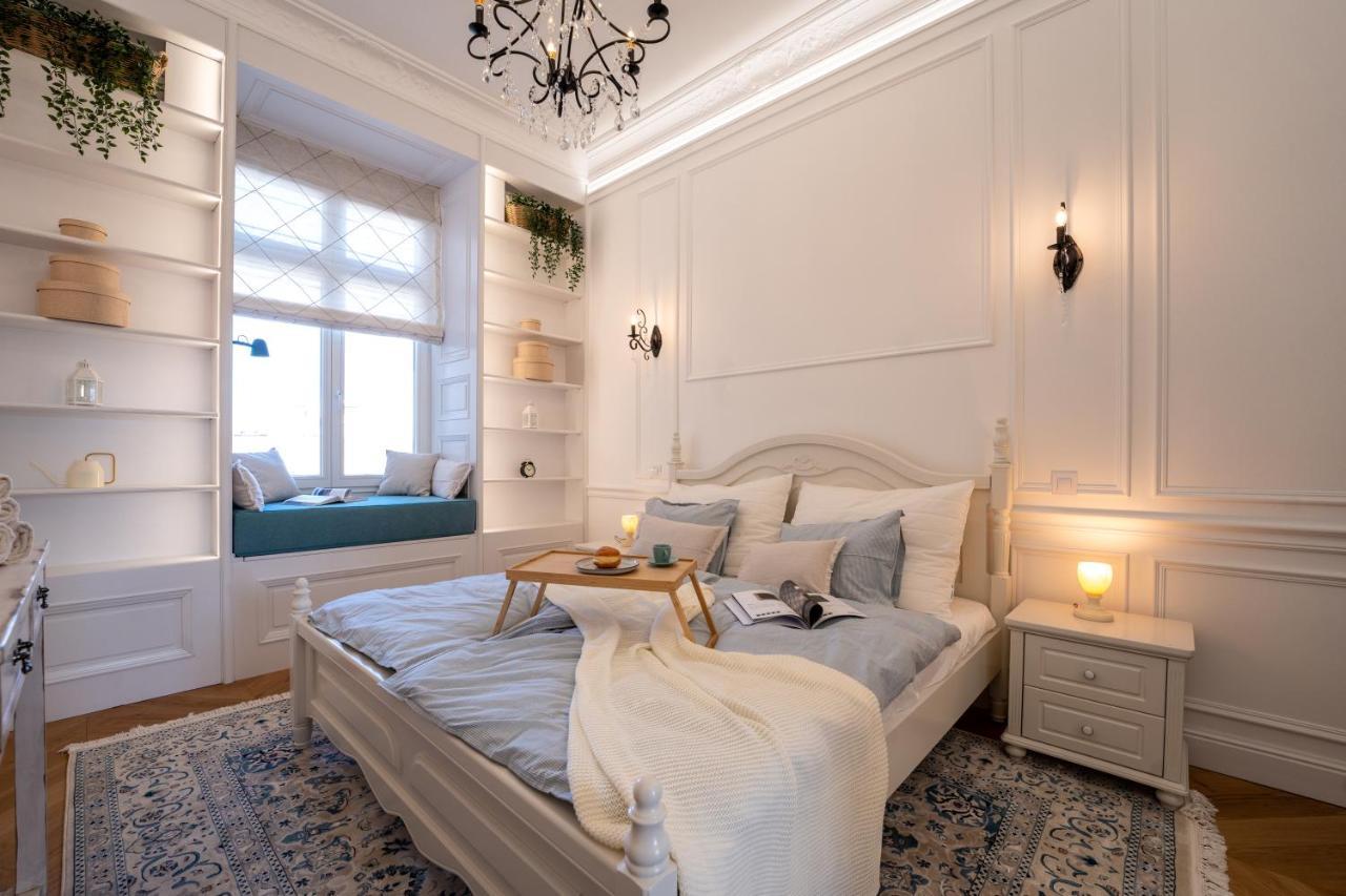 Charme De Provence In Prague Apartment Exterior foto