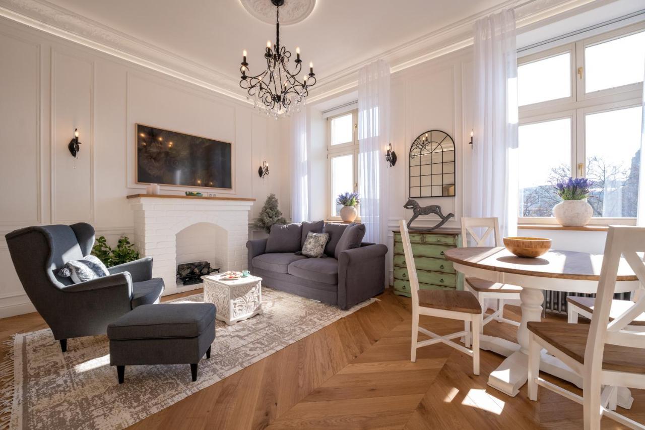 Charme De Provence In Prague Apartment Exterior foto