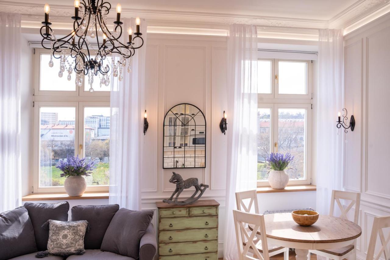 Charme De Provence In Prague Apartment Exterior foto